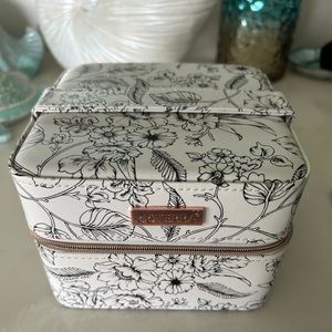 Brand new, never used Doterra oils case